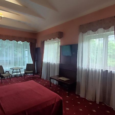 Aqvium Hotel Днепър Екстериор снимка