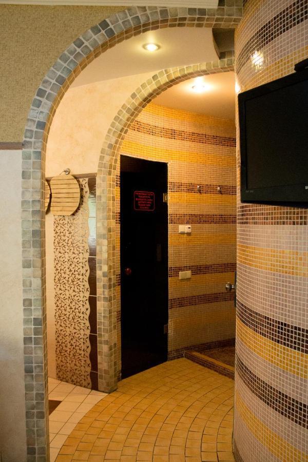 Aqvium Hotel Днепър Екстериор снимка
