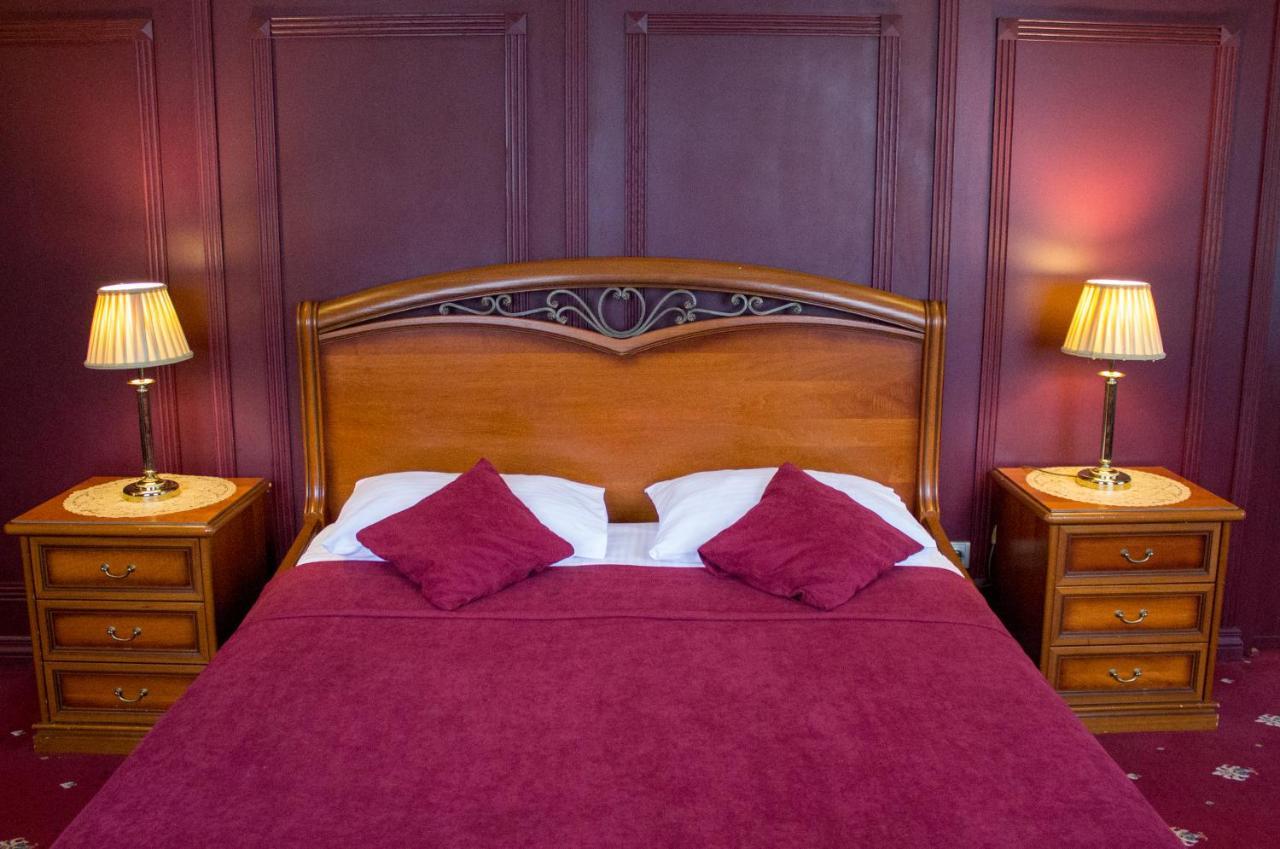 Aqvium Hotel Днепър Екстериор снимка