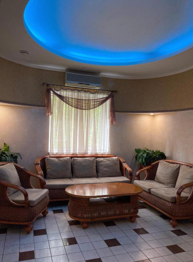Aqvium Hotel Днепър Екстериор снимка