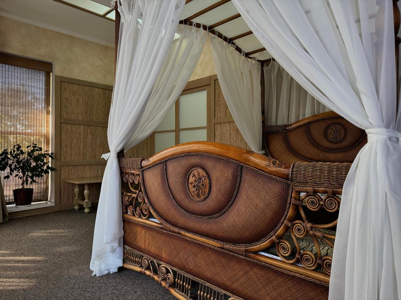 Aqvium Hotel Днепър Екстериор снимка