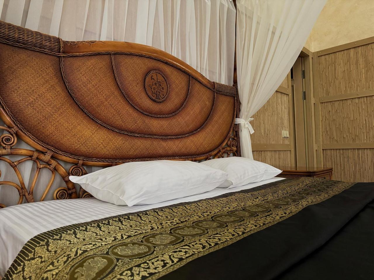 Aqvium Hotel Днепър Екстериор снимка