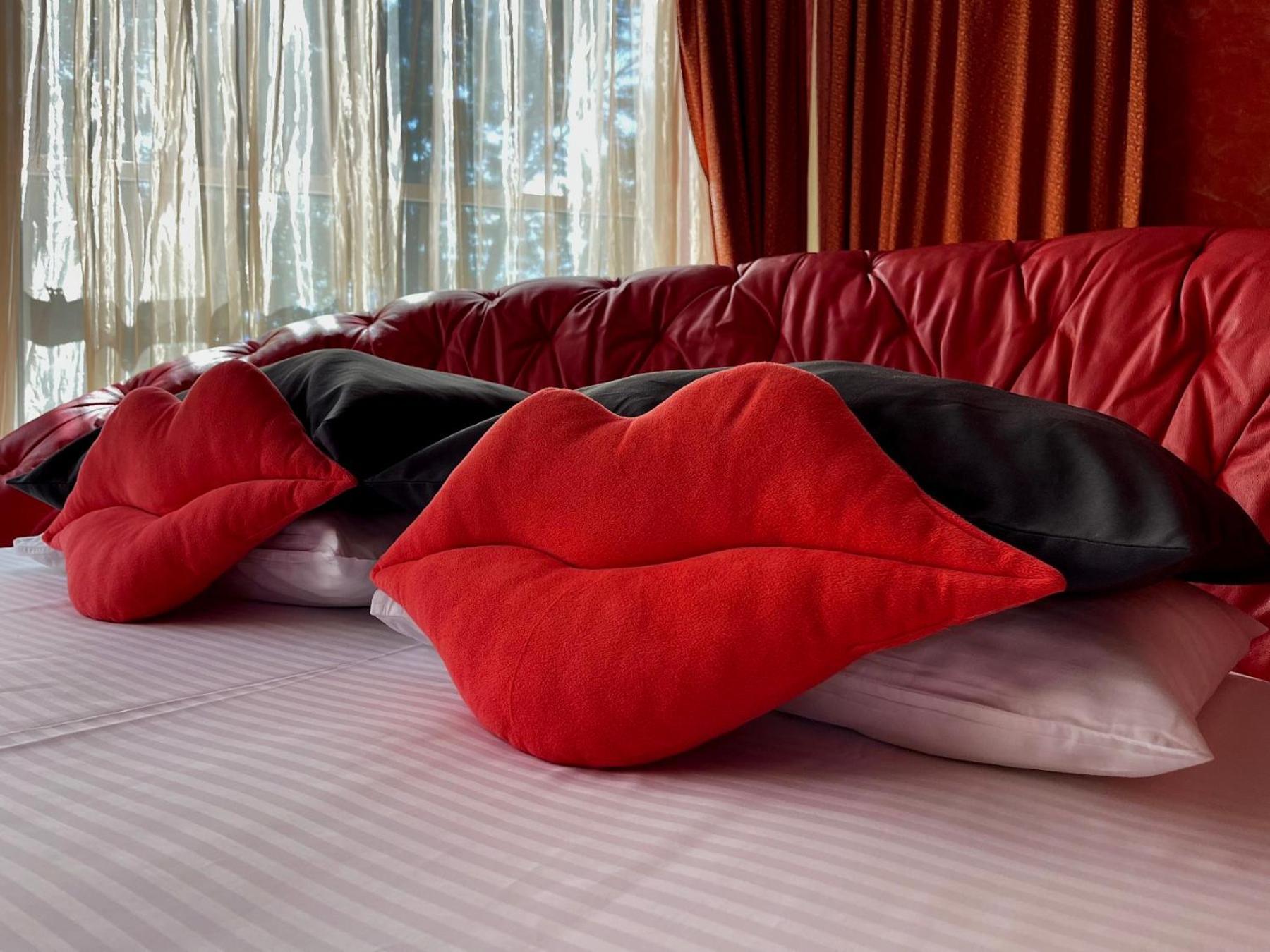 Aqvium Hotel Днепър Екстериор снимка