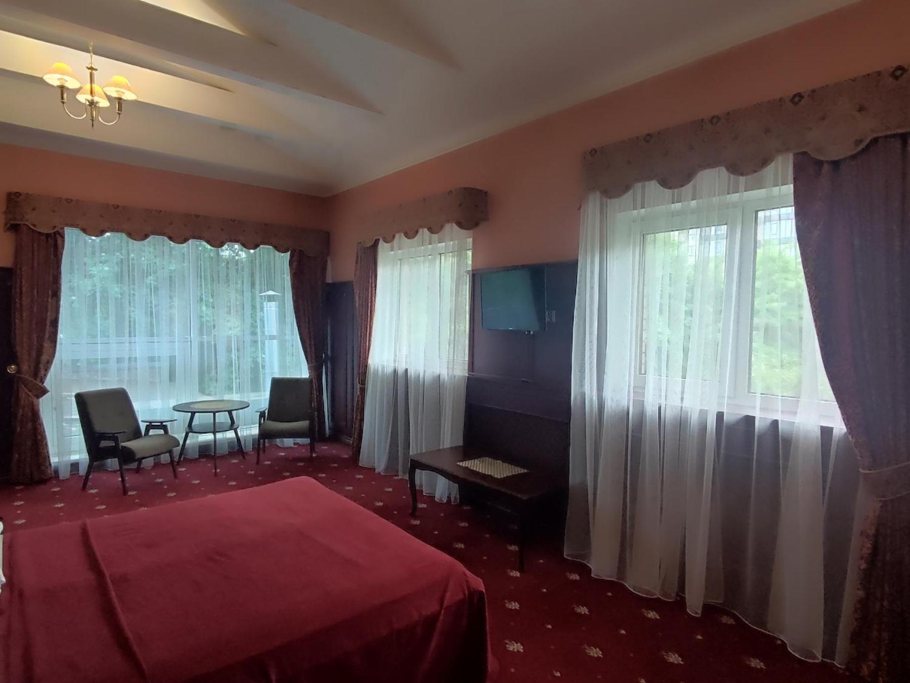 Aqvium Hotel Днепър Екстериор снимка