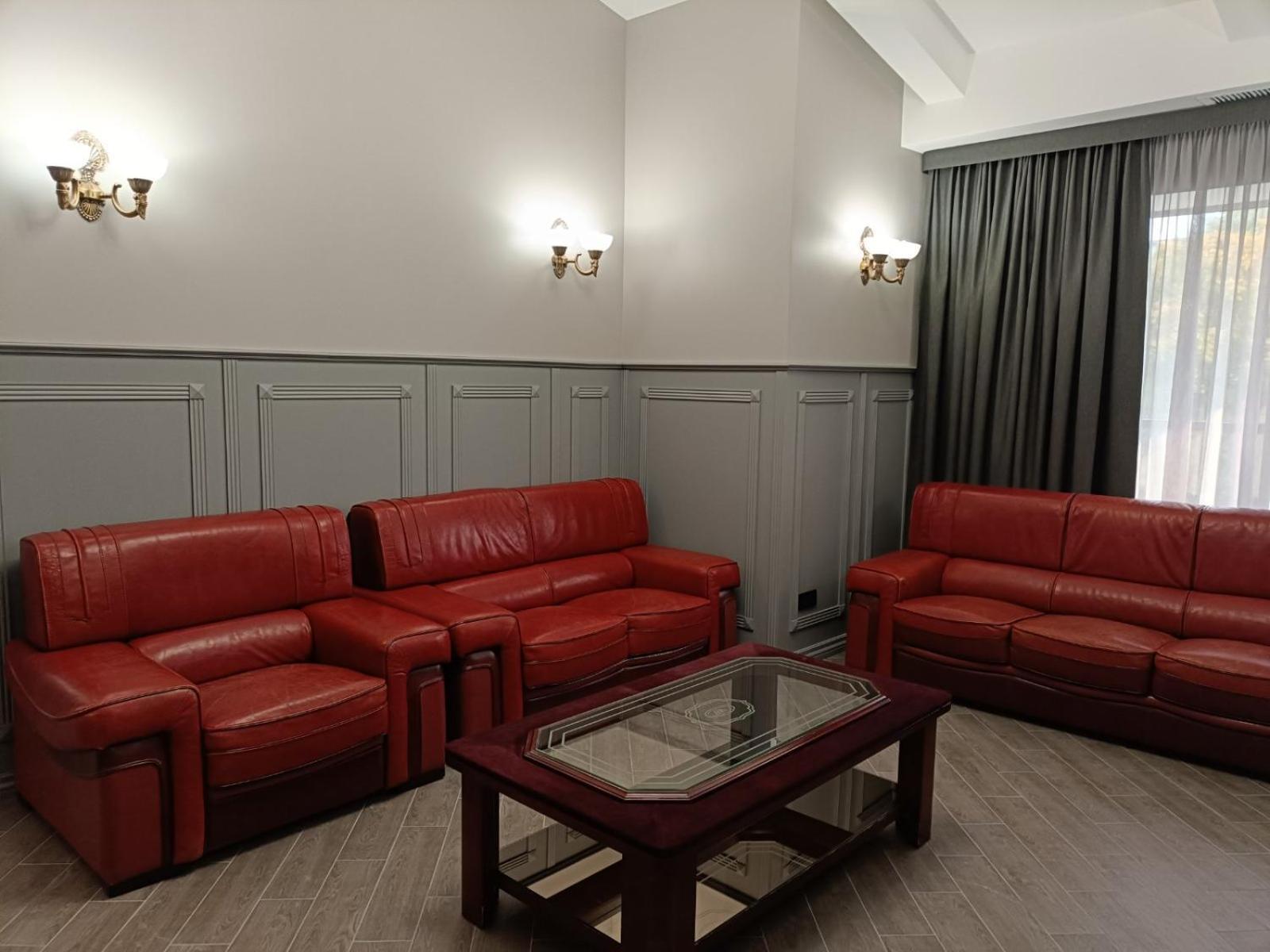 Aqvium Hotel Днепър Екстериор снимка