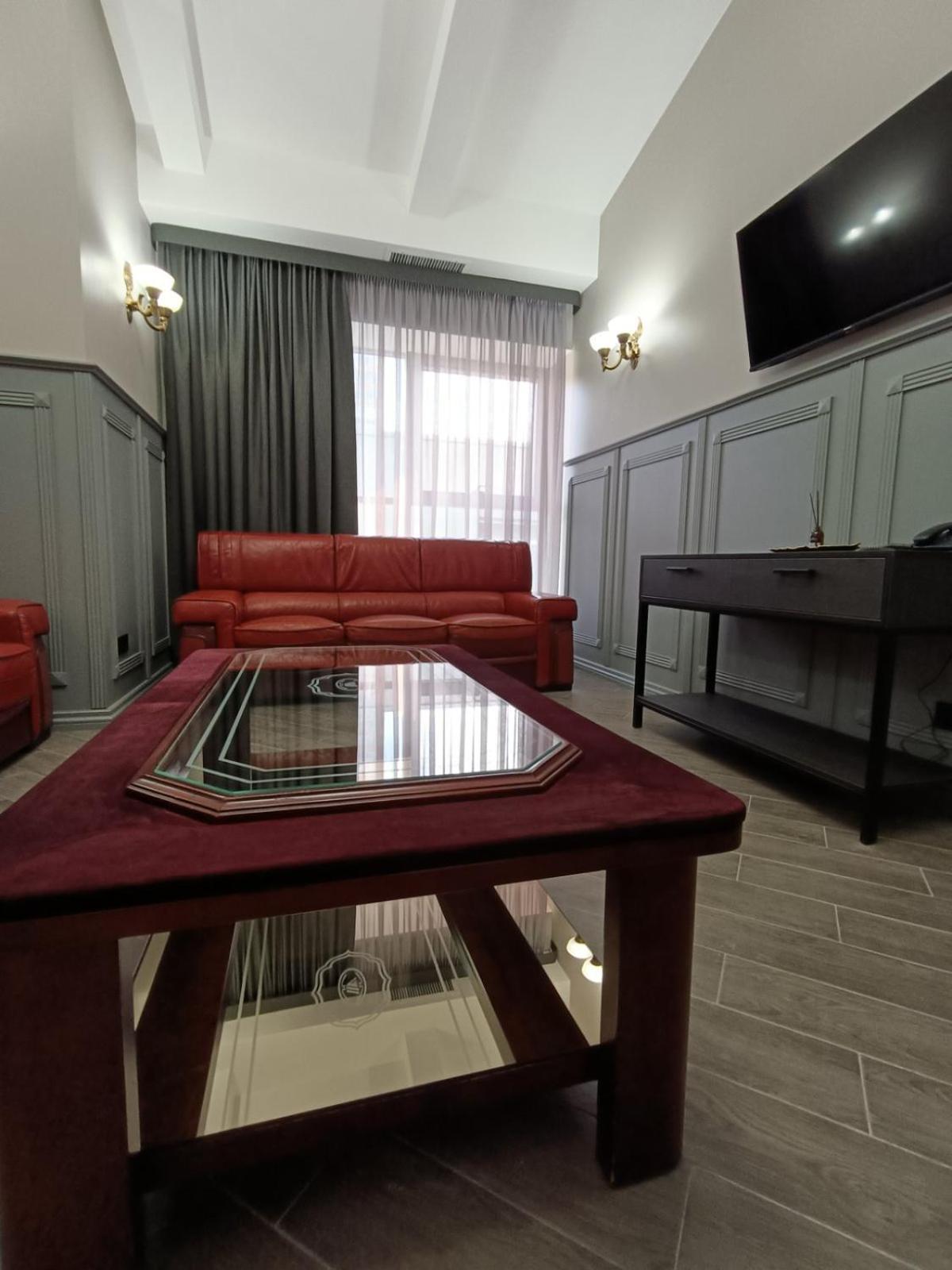 Aqvium Hotel Днепър Екстериор снимка