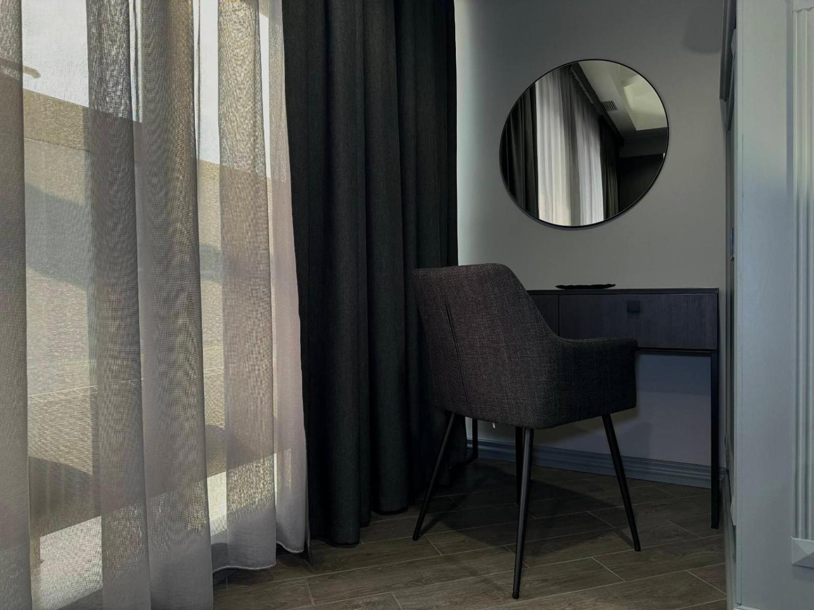 Aqvium Hotel Днепър Екстериор снимка
