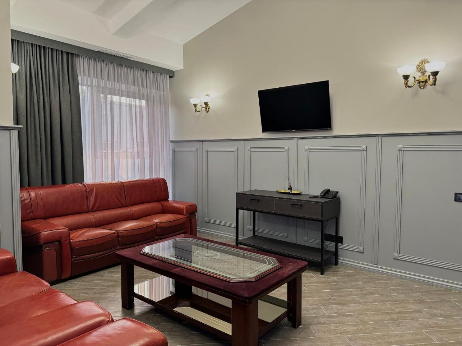 Aqvium Hotel Днепър Екстериор снимка