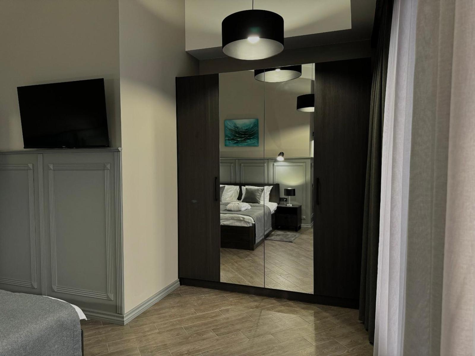 Aqvium Hotel Днепър Екстериор снимка