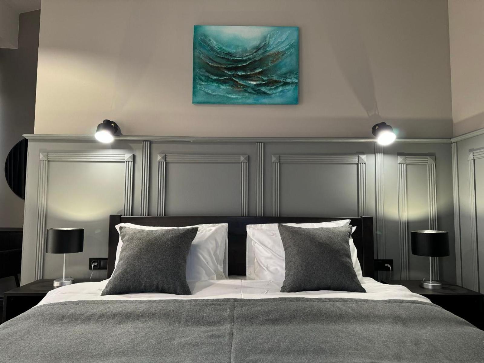 Aqvium Hotel Днепър Екстериор снимка