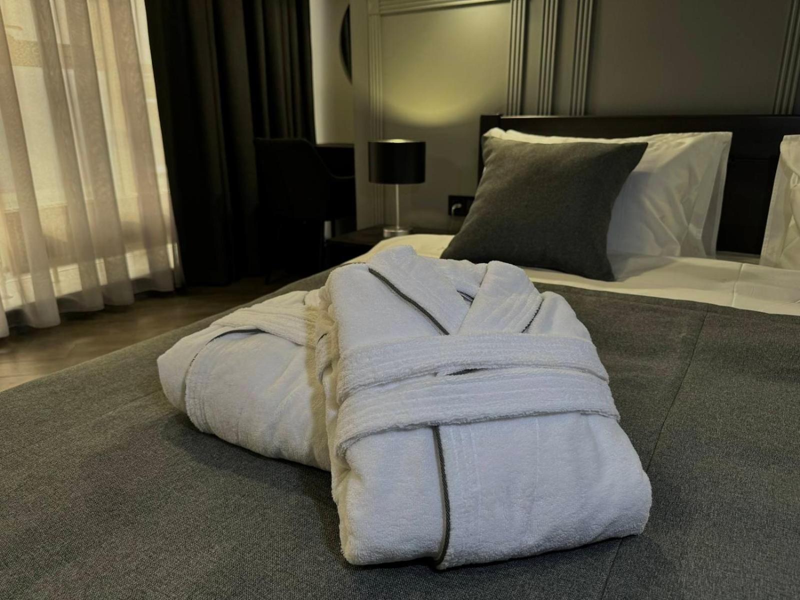 Aqvium Hotel Днепър Екстериор снимка