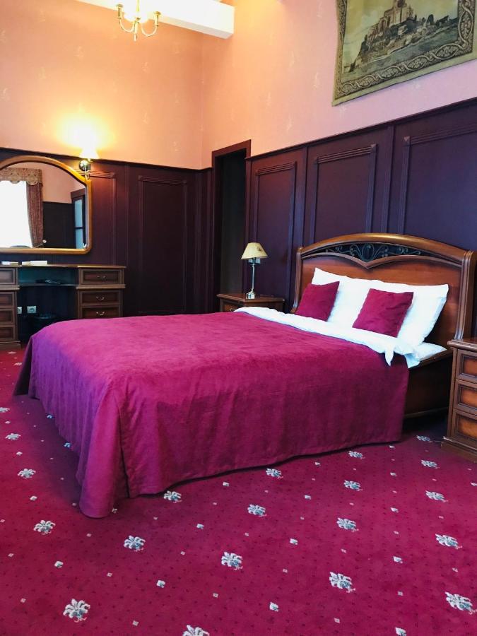 Aqvium Hotel Днепър Екстериор снимка