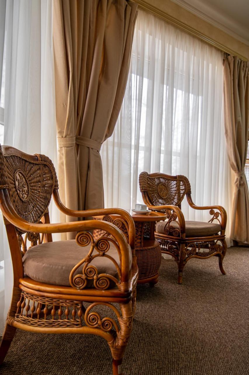 Aqvium Hotel Днепър Екстериор снимка
