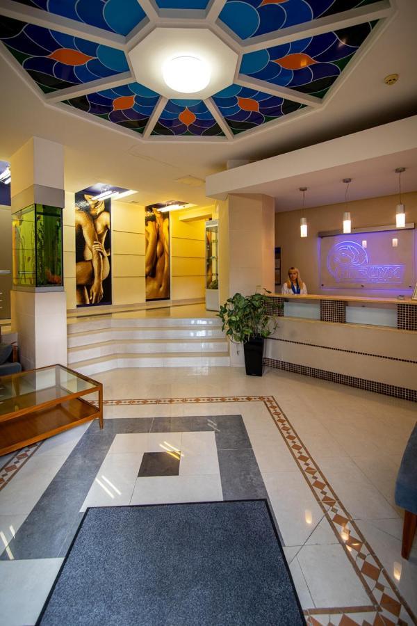 Aqvium Hotel Днепър Екстериор снимка
